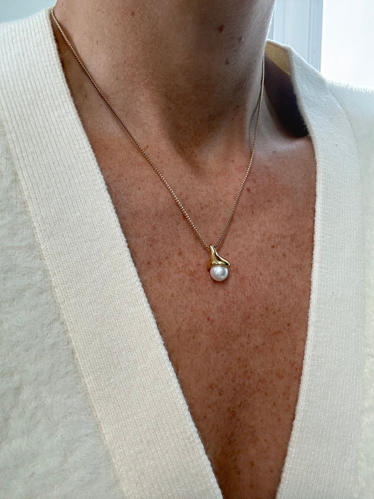 Chloe - Gold Pearl Necklace