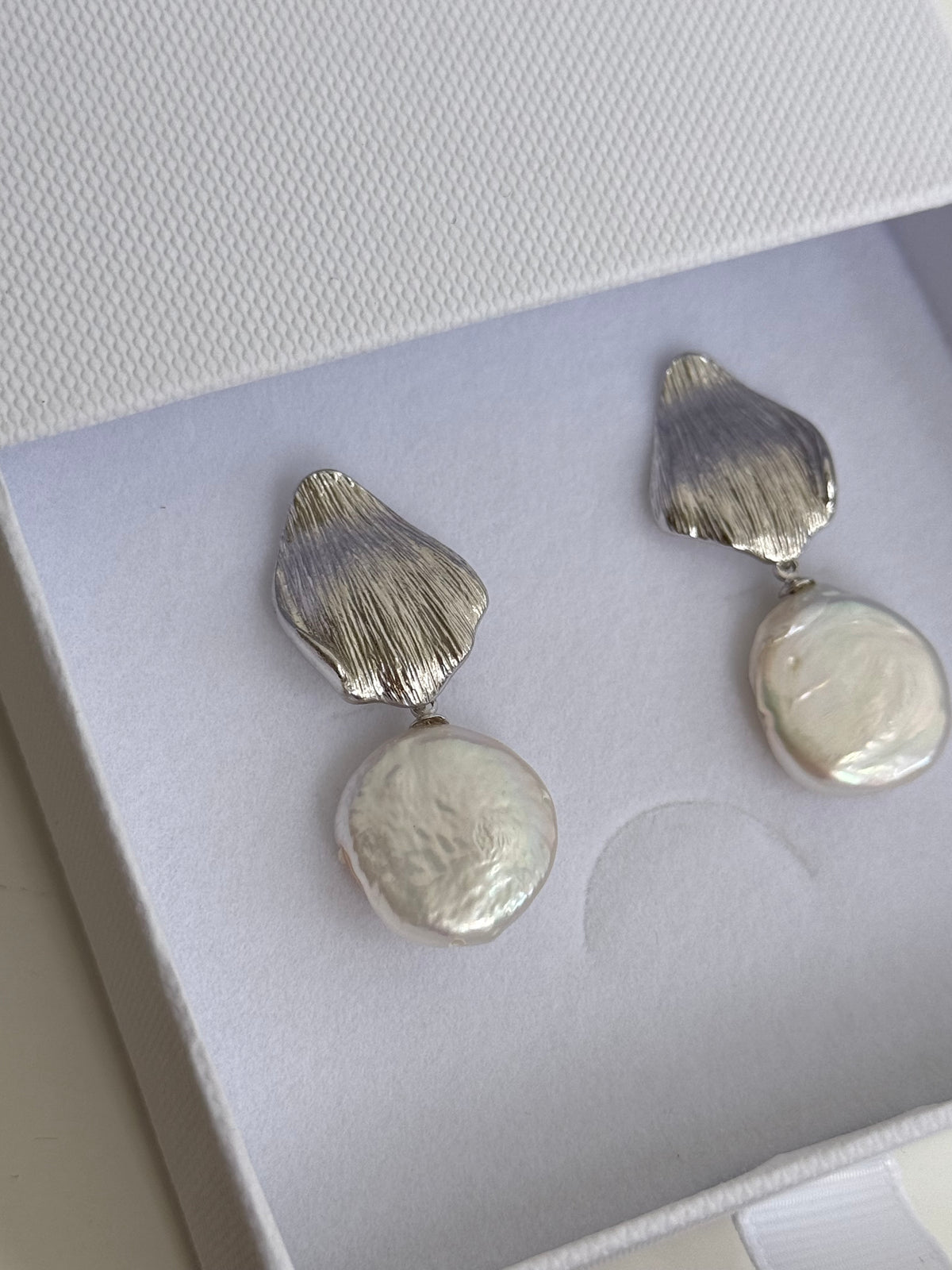 Kim - Silver Pearl Earring