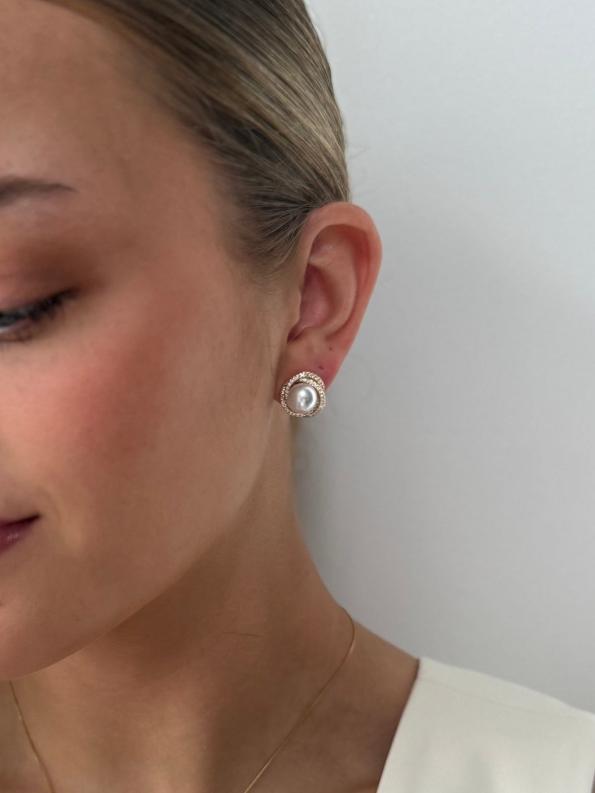 Afa - Gold Pearl Stud Earring