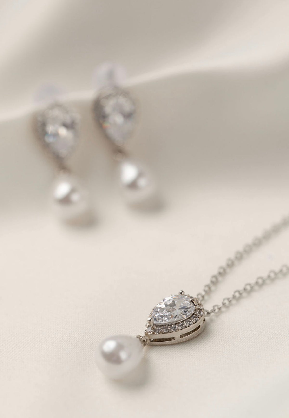 Connie - Silver Pearl Necklace Earring Gift Set