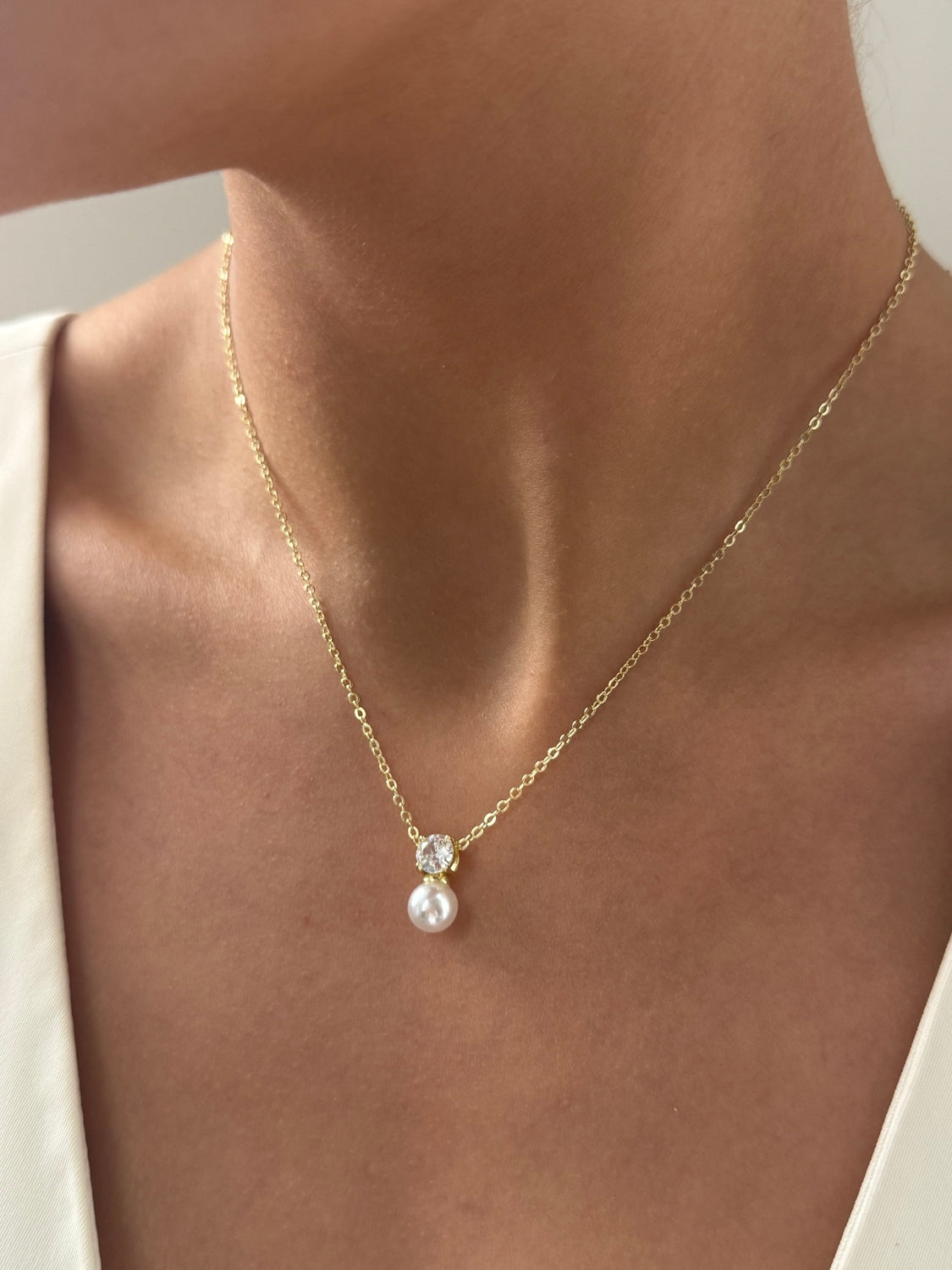 Alice  - Gold Pearl Necklace Earring Set