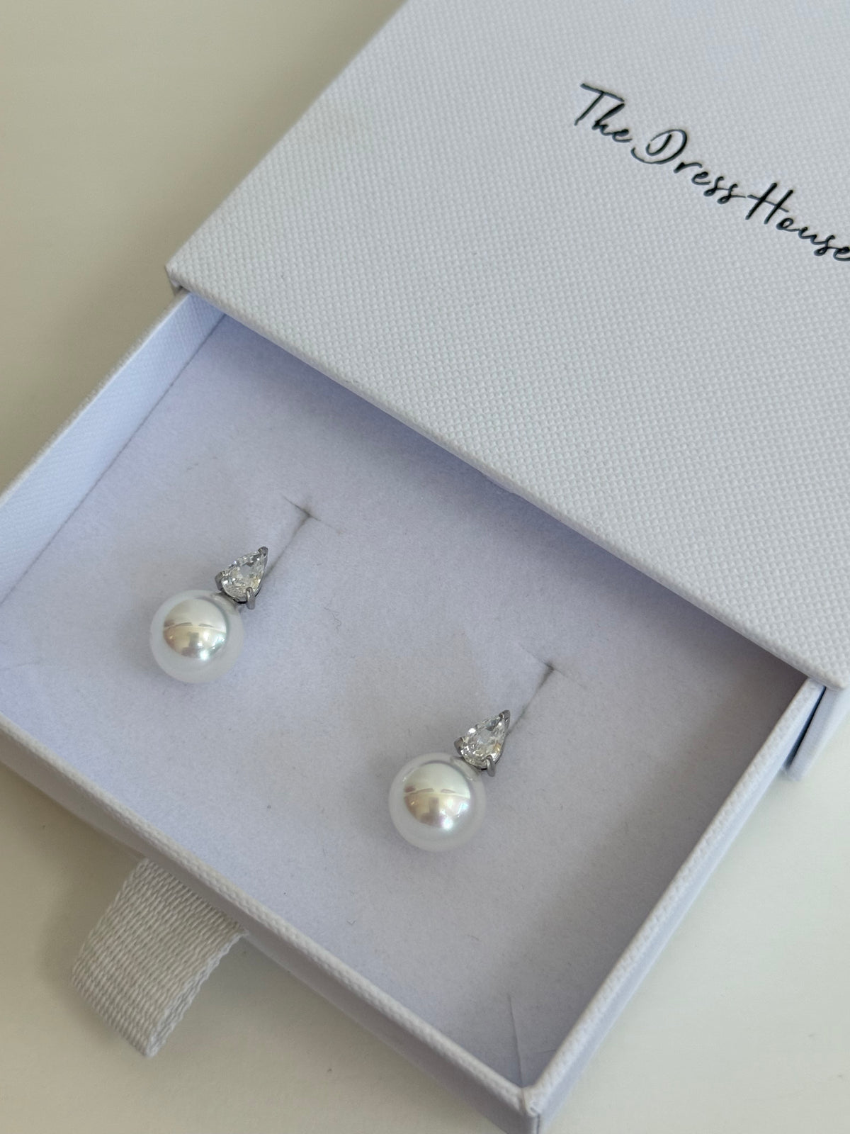Cami - Silver Pearl Earring
