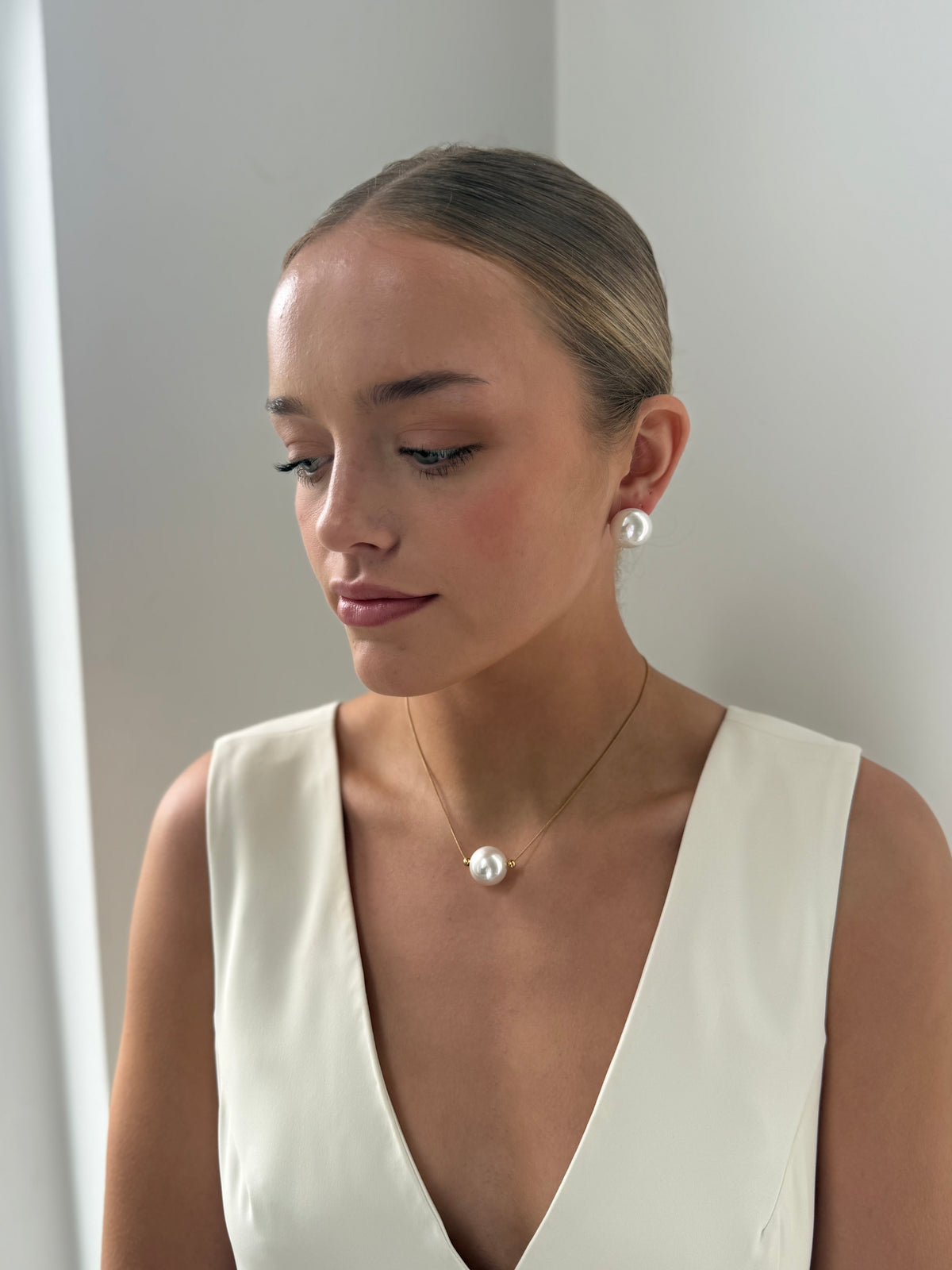 Lily - Gold Pearl Earring (20mm)