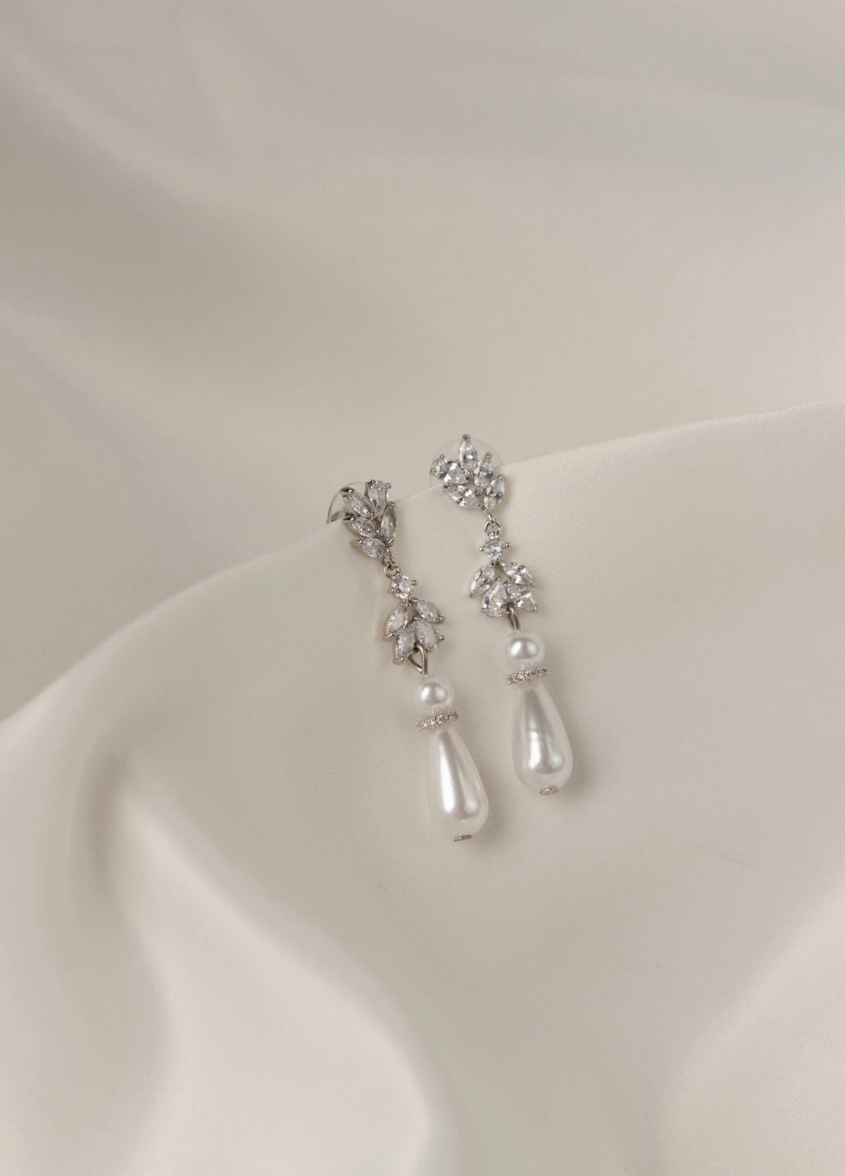 Georgina - Silver Pearl Earring
