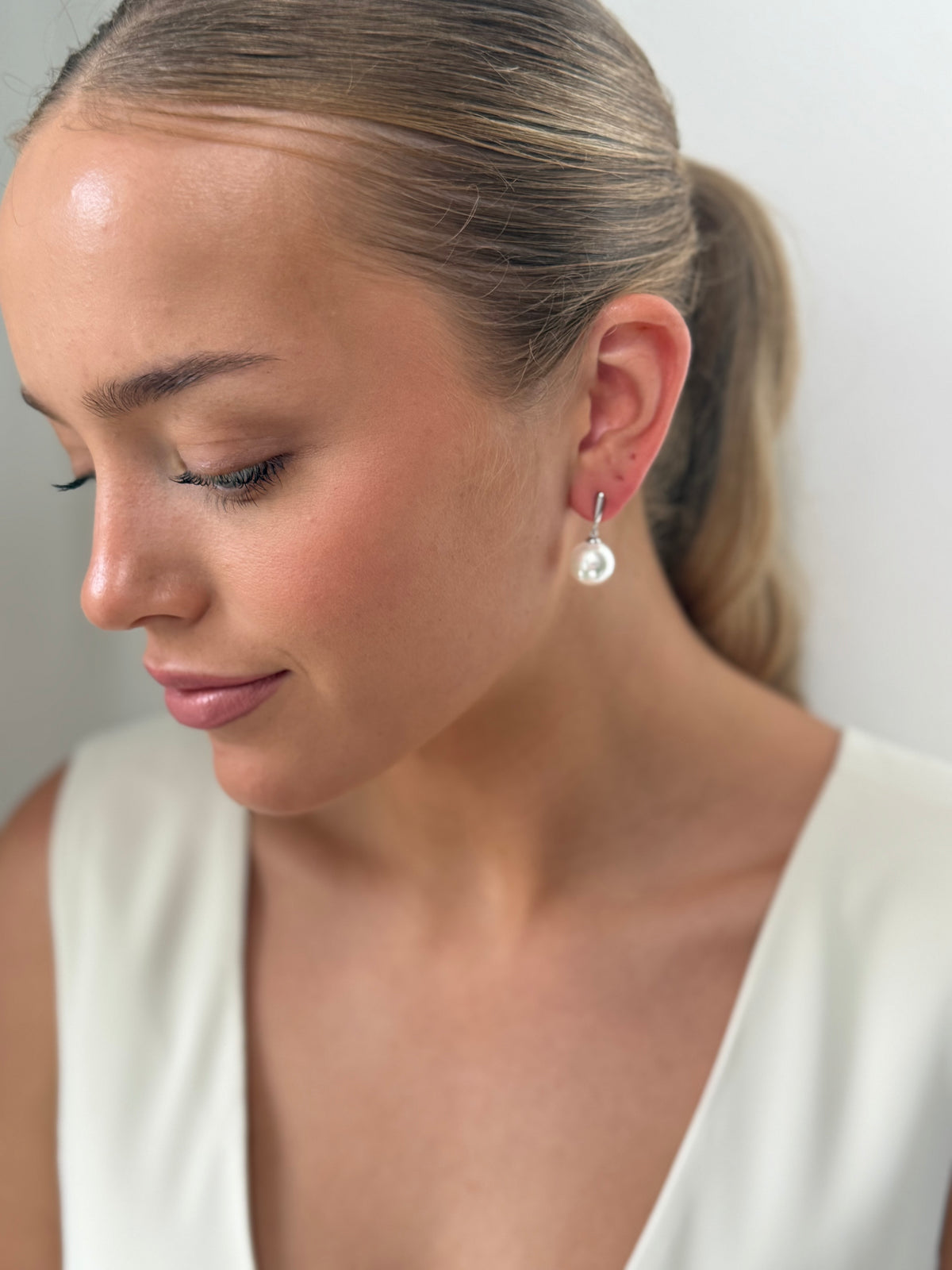 Lily - Gold Pearl Earring