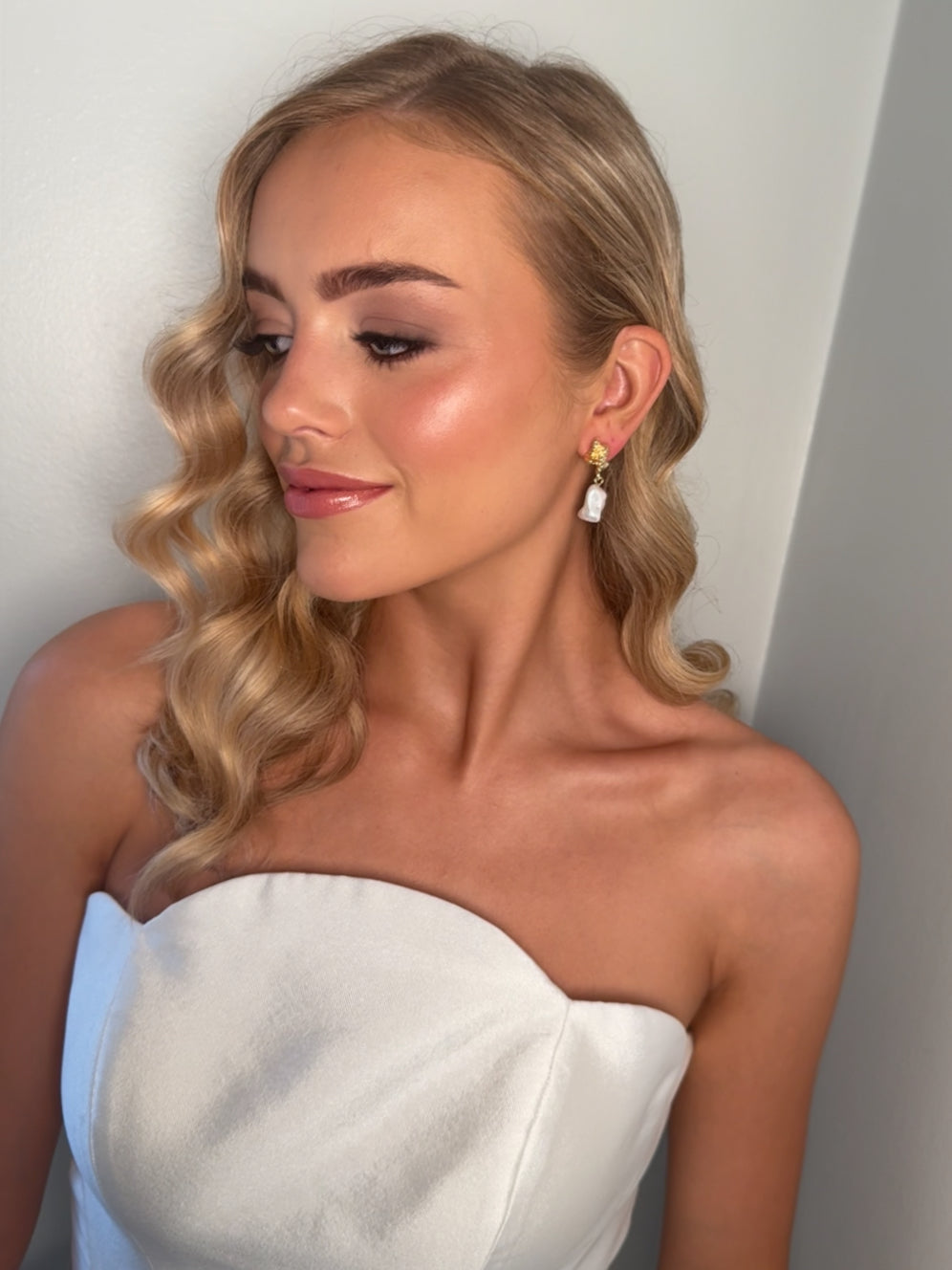 Leah - Gold Pearl Earring