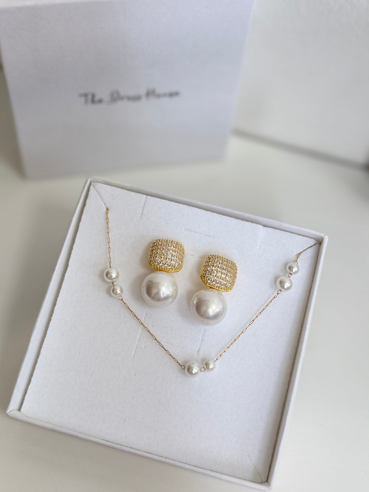 Hanna Daisy - Gold Pearl Bracelet Earring Gift Set