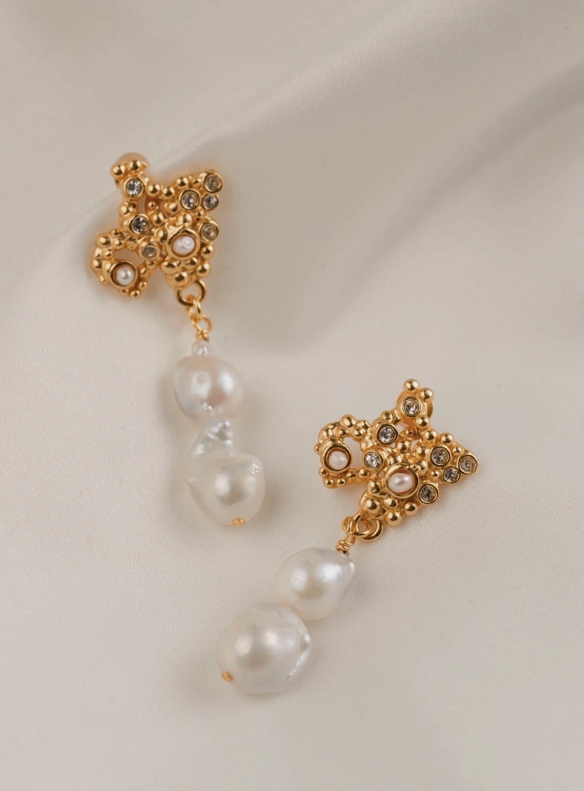 Isabella - Gold Pearl Earring