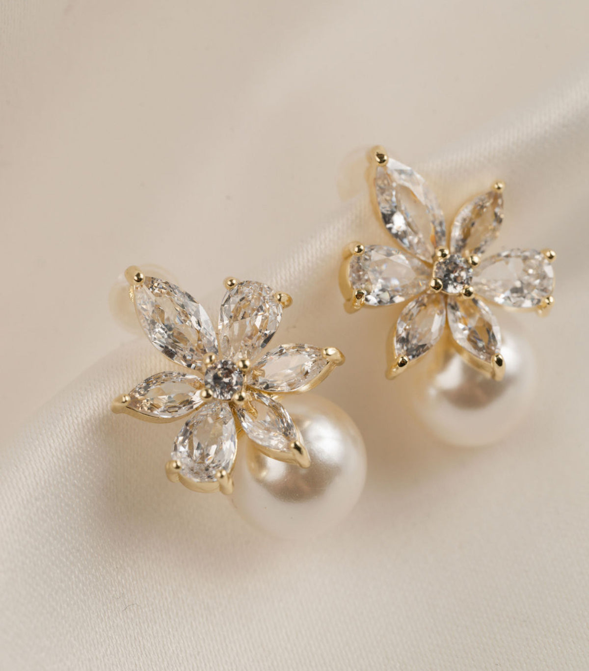 Verona - Gold Pearl Earring