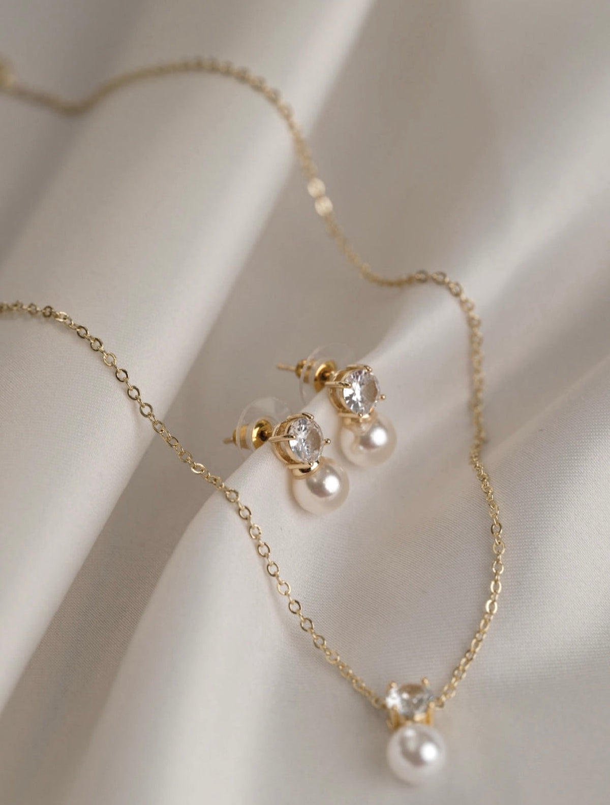 Alice  - Gold Pearl Necklace Earring Set