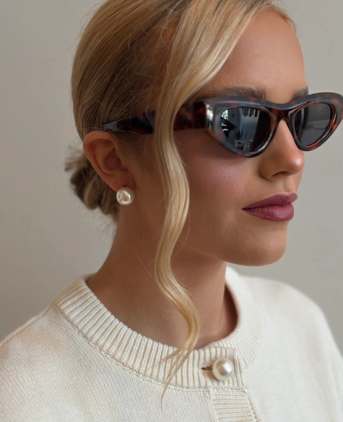 Lisa May - Gold Pearl Bangle Earring