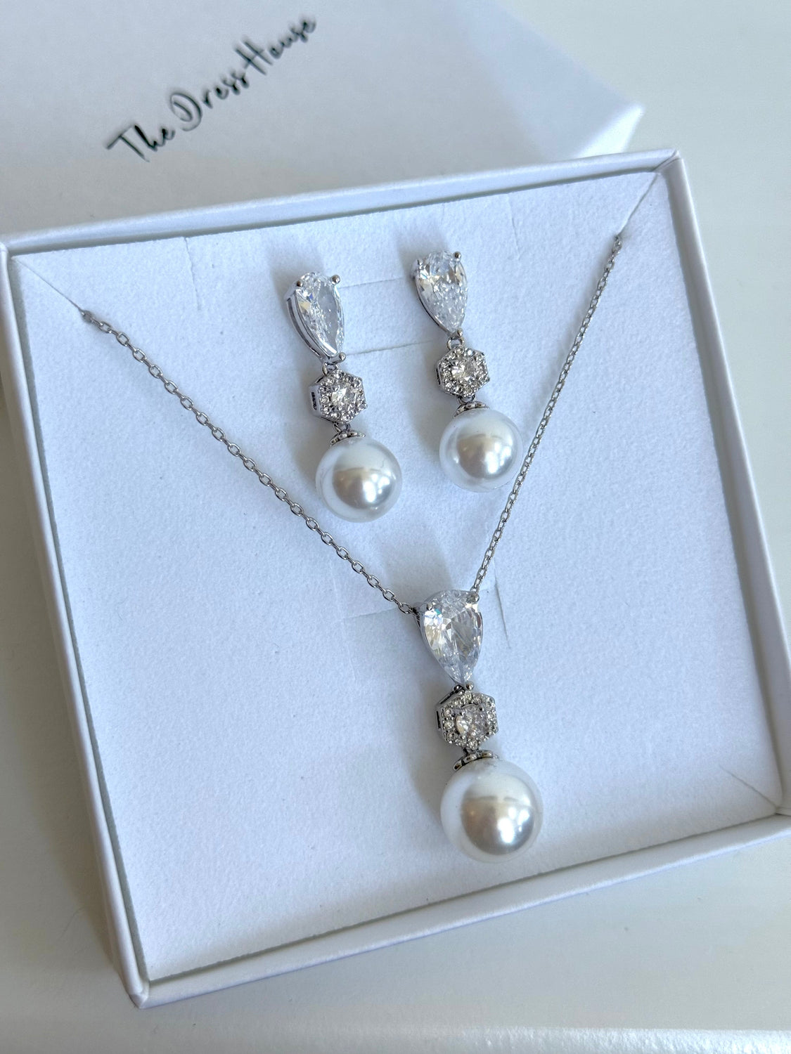 Annie - Silver Pearl Necklace Earring Set