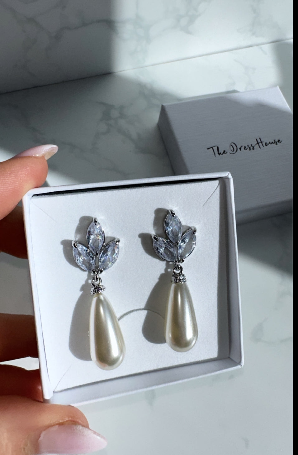 Belle - Silver Pearl Earring