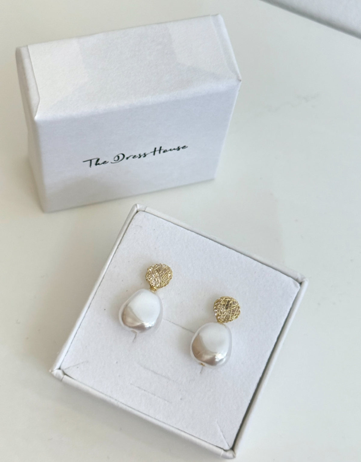 Shelly - Gold Pearl Earring
