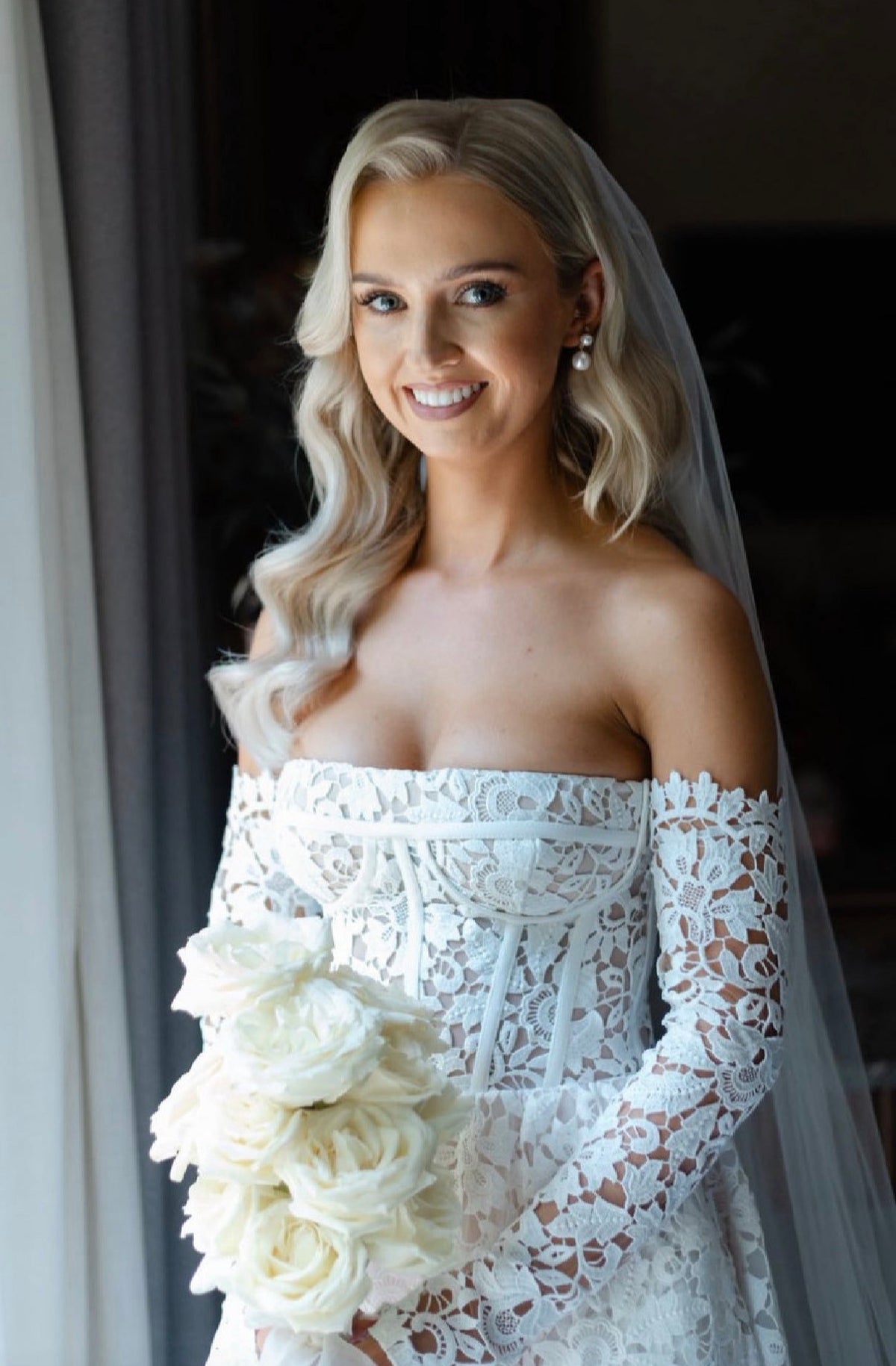 Carina - Silver Pearl Earring