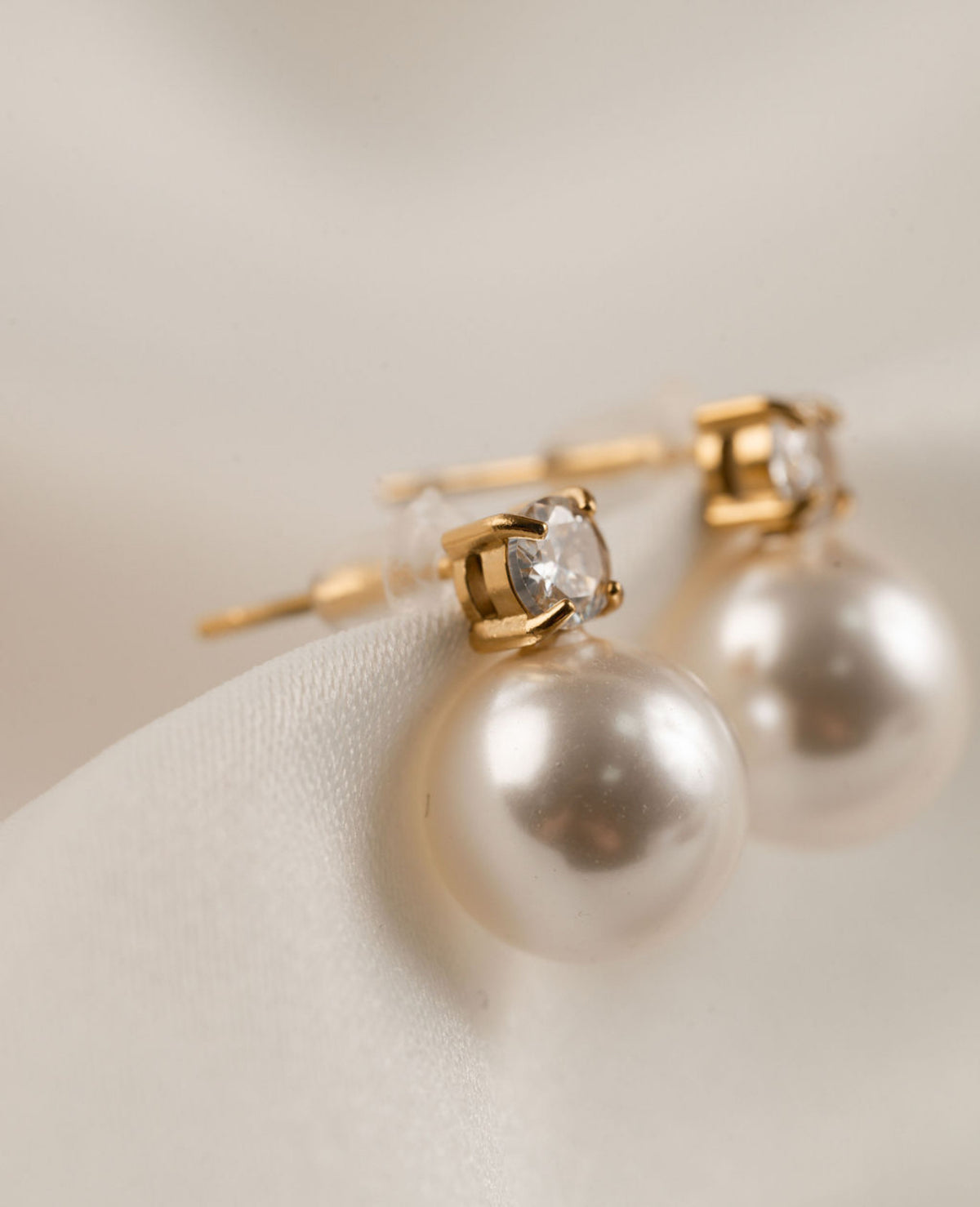 Aurora  - Gold Pearl Earring