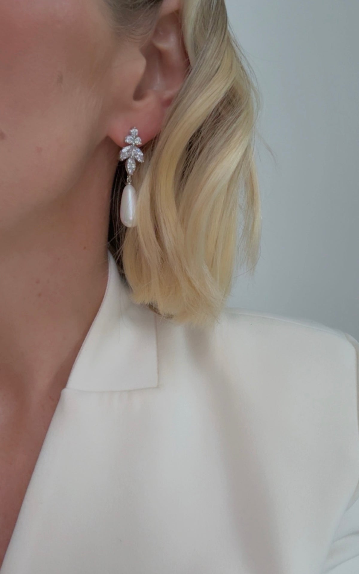 Noelle - Silver Pearl Earring