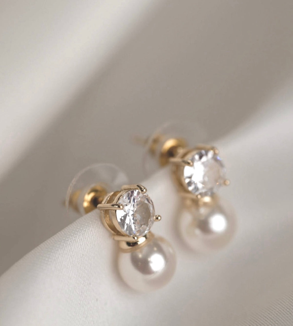 Alice - Gold Pearl Earring