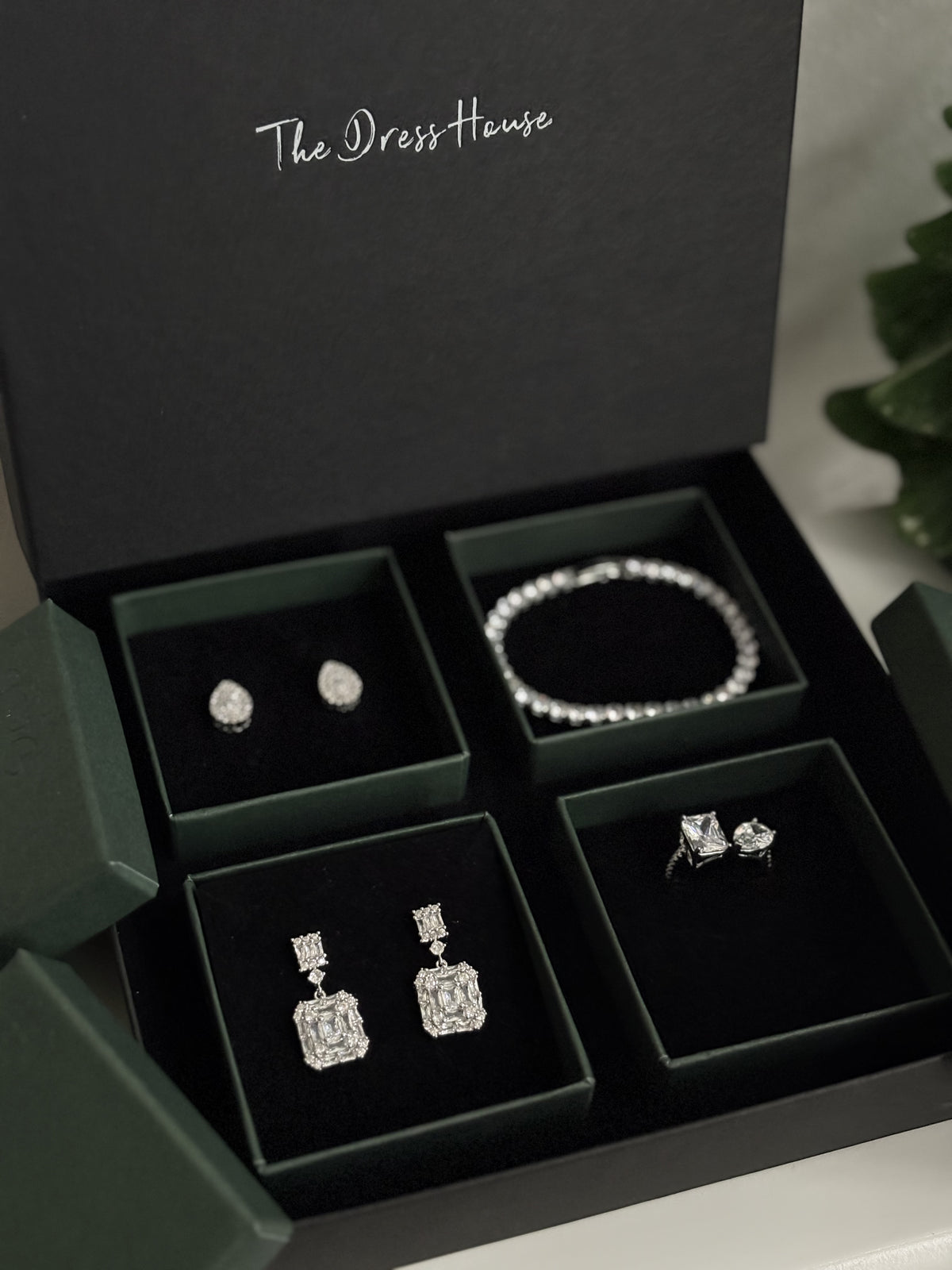 TDH Gift Box 28 - Silver Earring Bracelet Ring