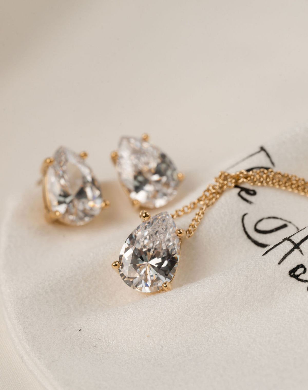Kelly - Gold Earring Necklace Set