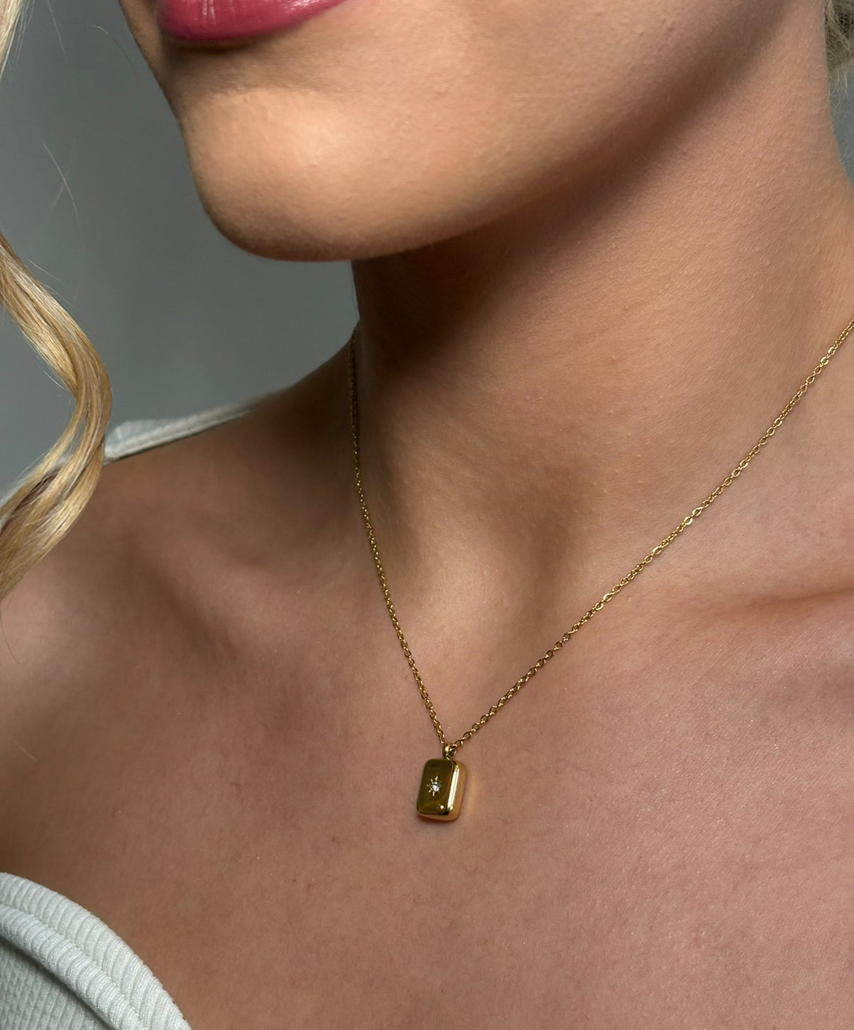 Roxie - Gold Star Pendant Necklace