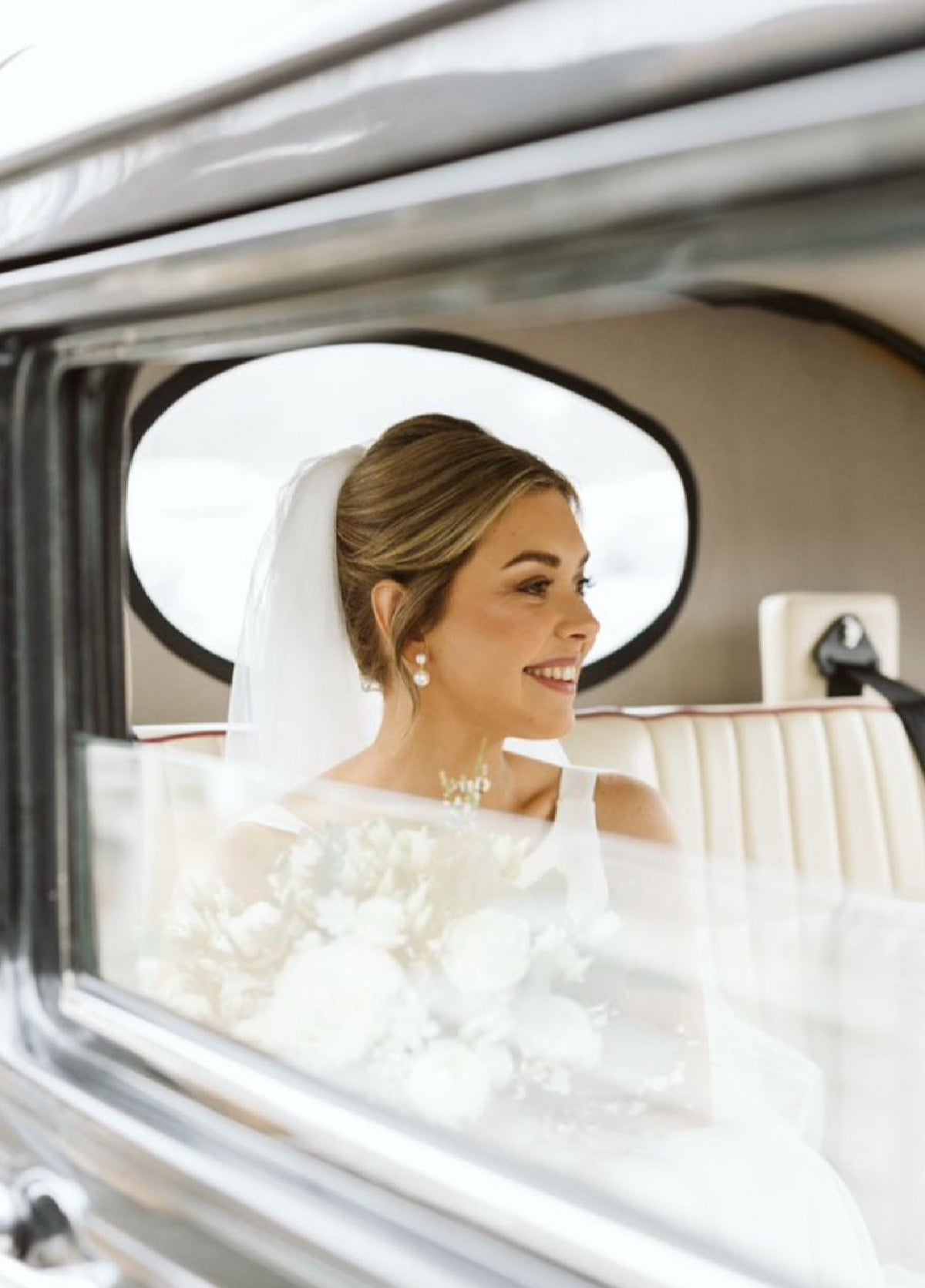 Carina - Gold Pearl Earring