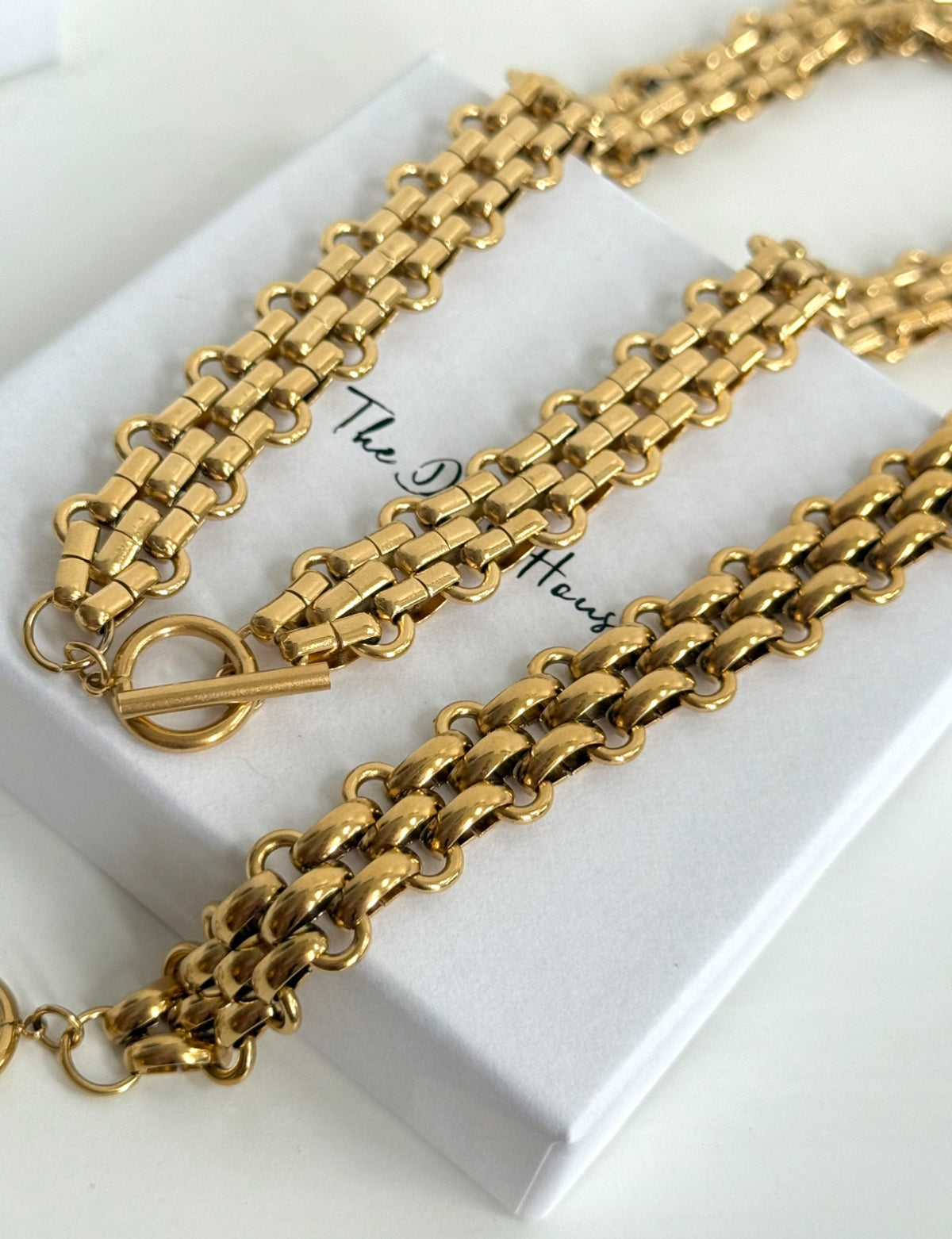 Victoria - Gold Necklace Bracelet Set