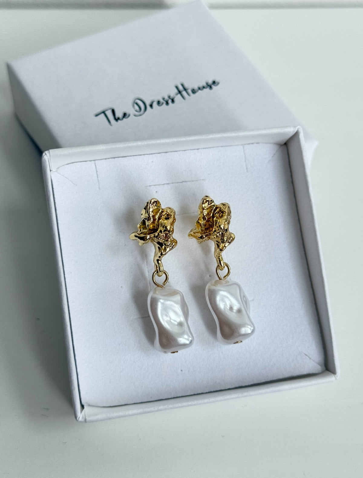 Leah - Gold Pearl Earring