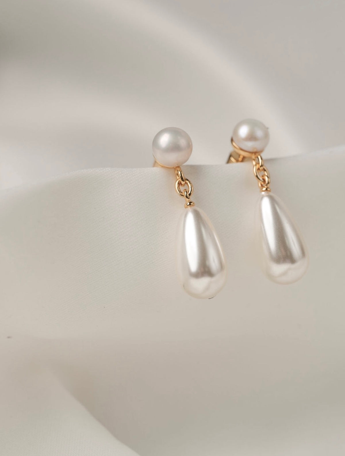 Catherine - Gold Pearl Earring