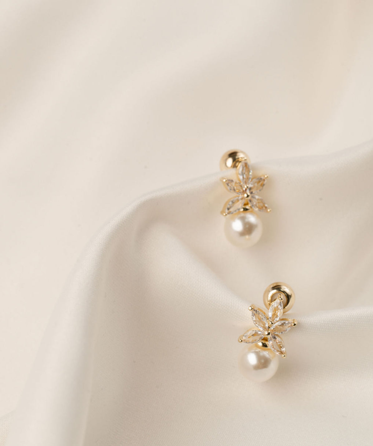 Betty - Gold Pearl Earring