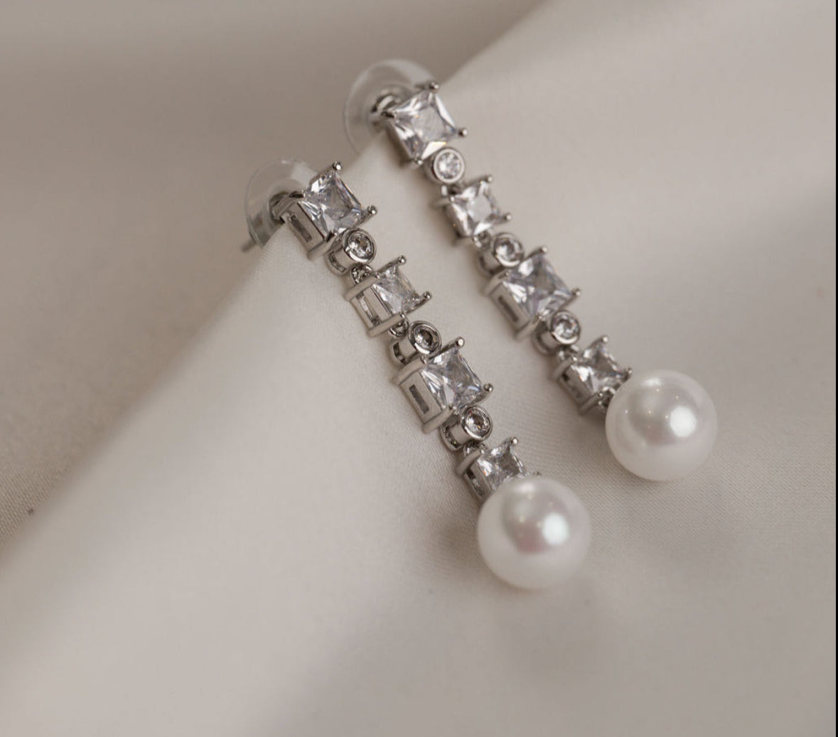 Rose - Silver Pearl Earring