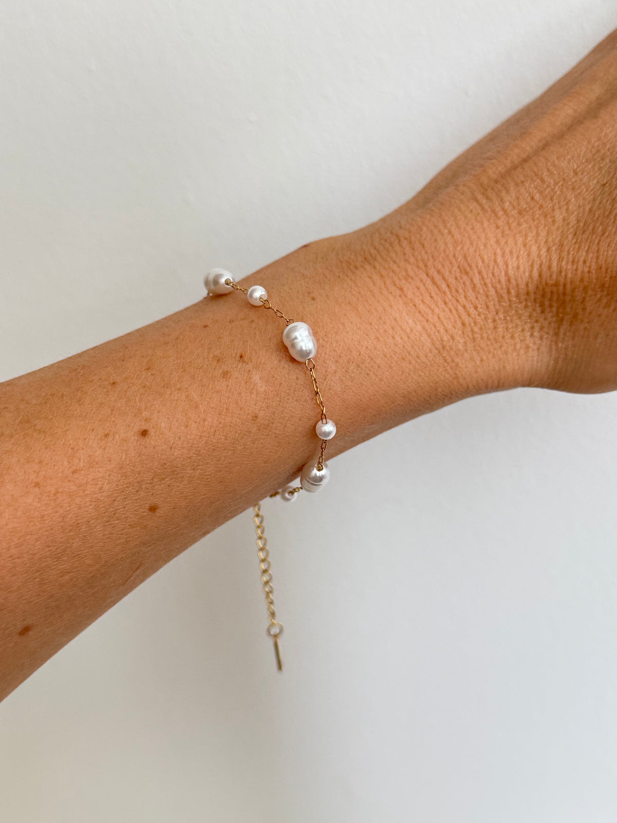 Ally - Gold Pearl Bracelet