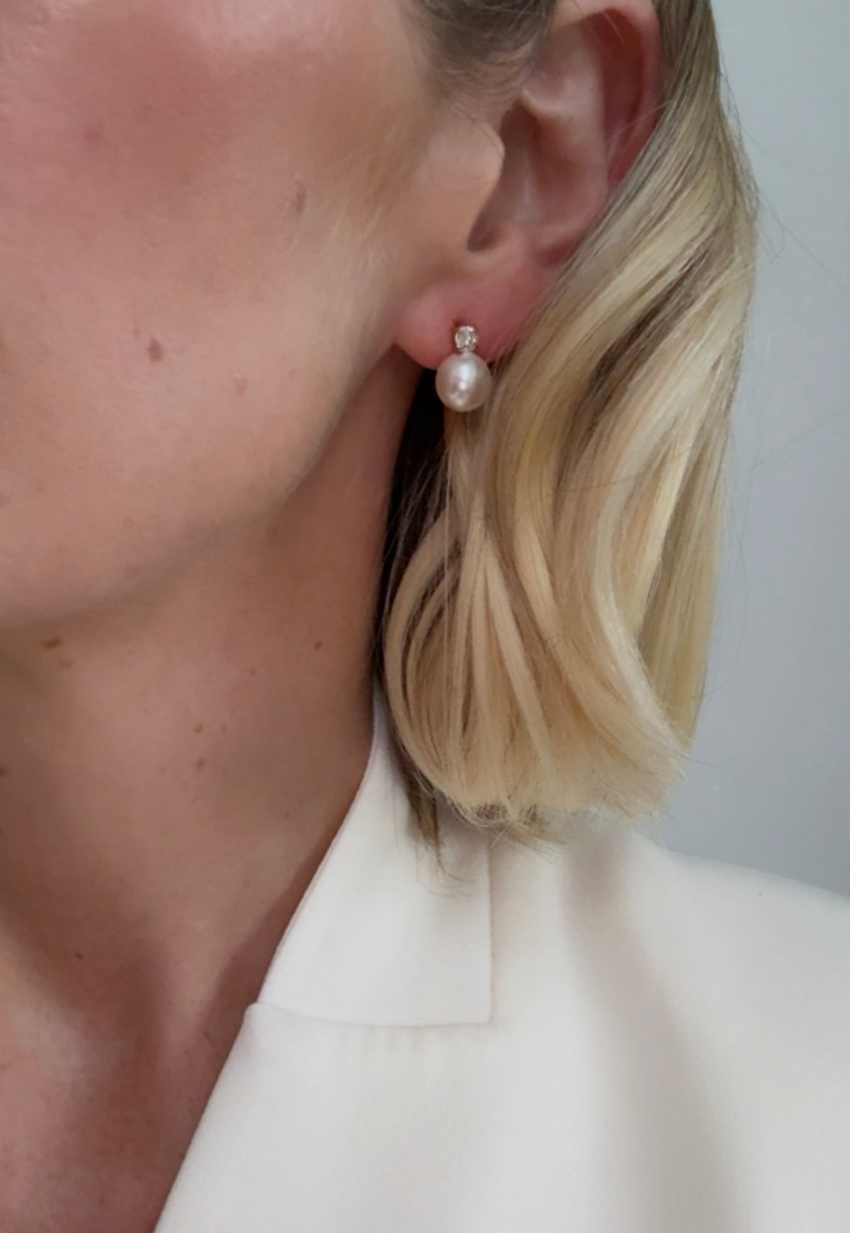 Aurora  - Gold Pearl Earring
