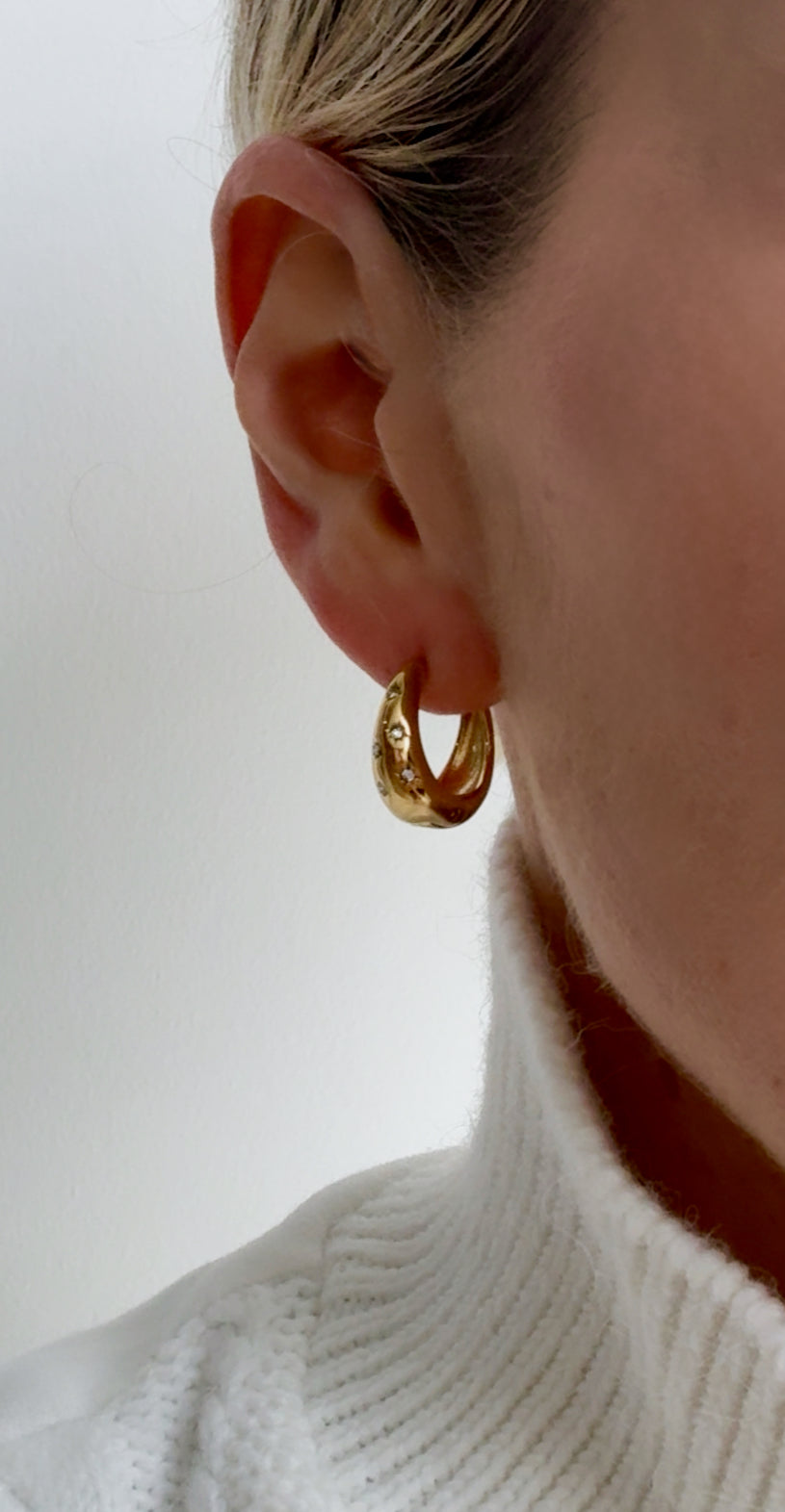 Libbie - Gold Star Hoop Earring
