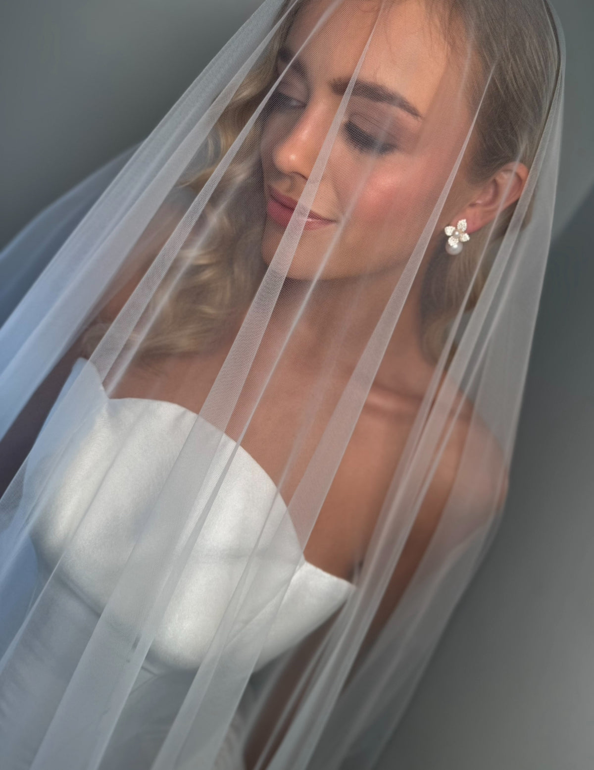Eina - Gold Pearl Earring