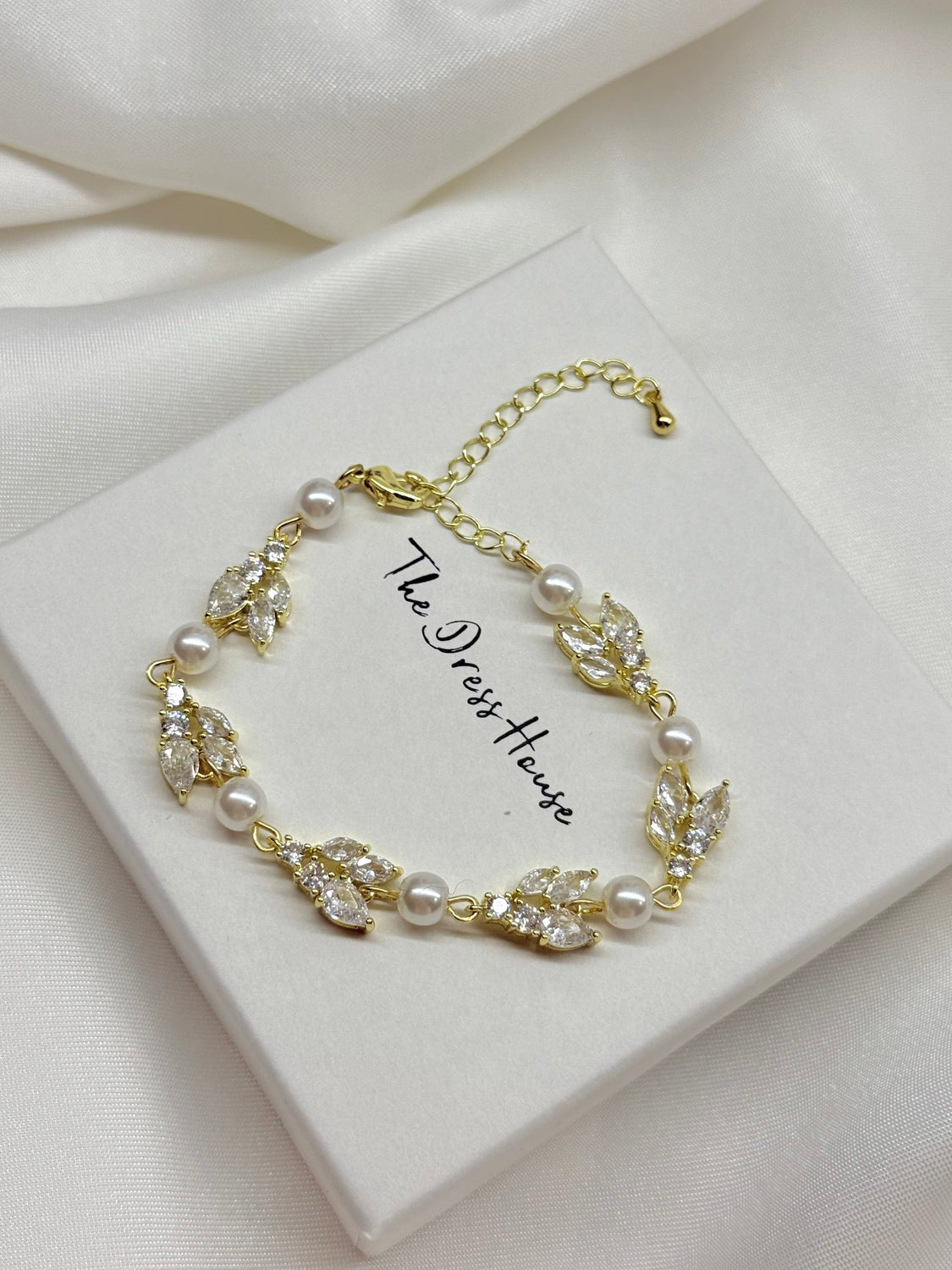 Cora - Gold Pearl Bracelet