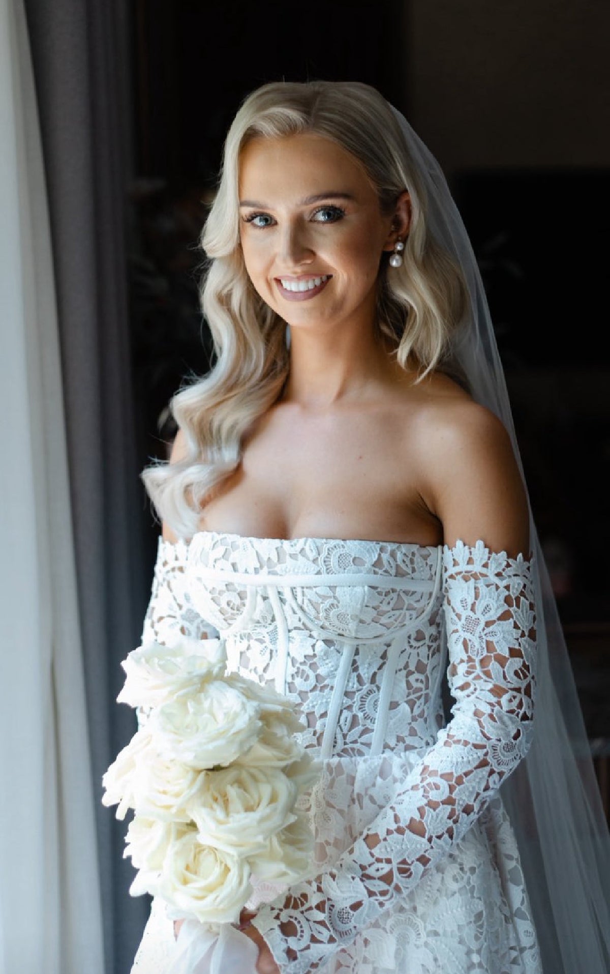 Carina - Gold Pearl Earring