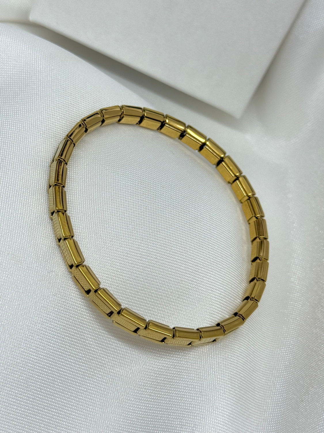 Alia - Gold Bangle Bracelet