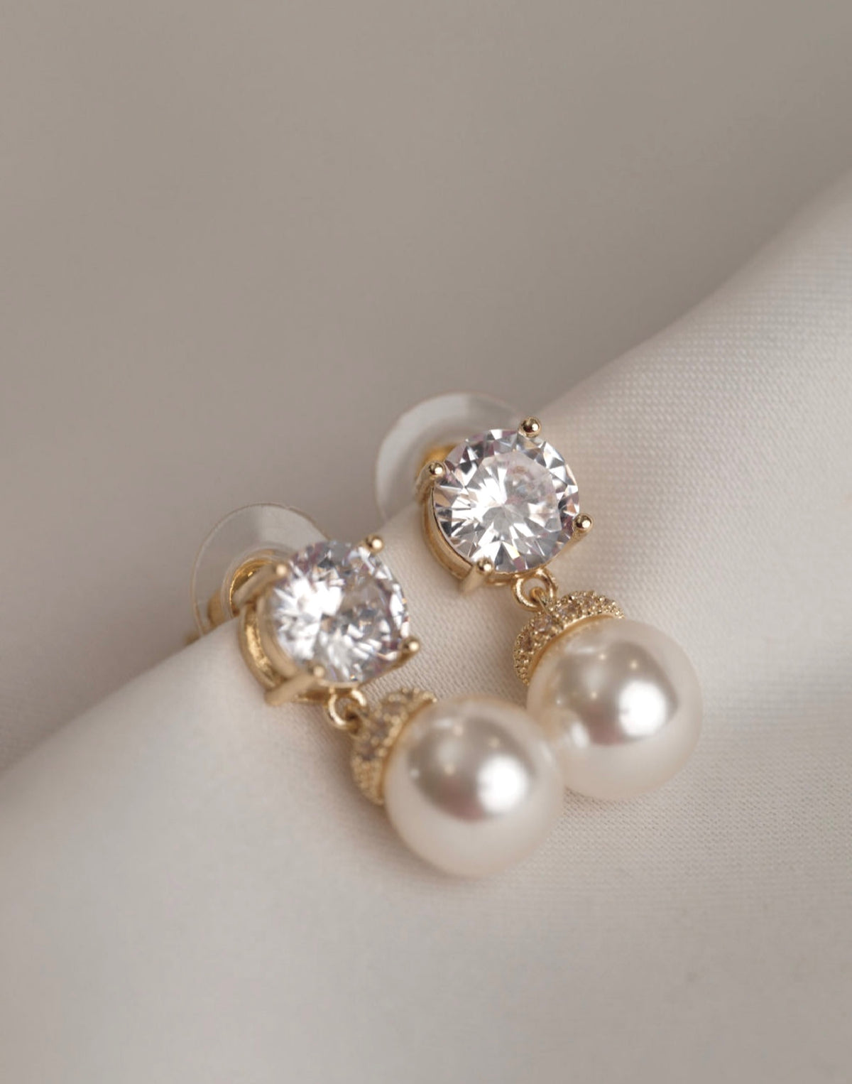 Anya - Gold Pearl Earring