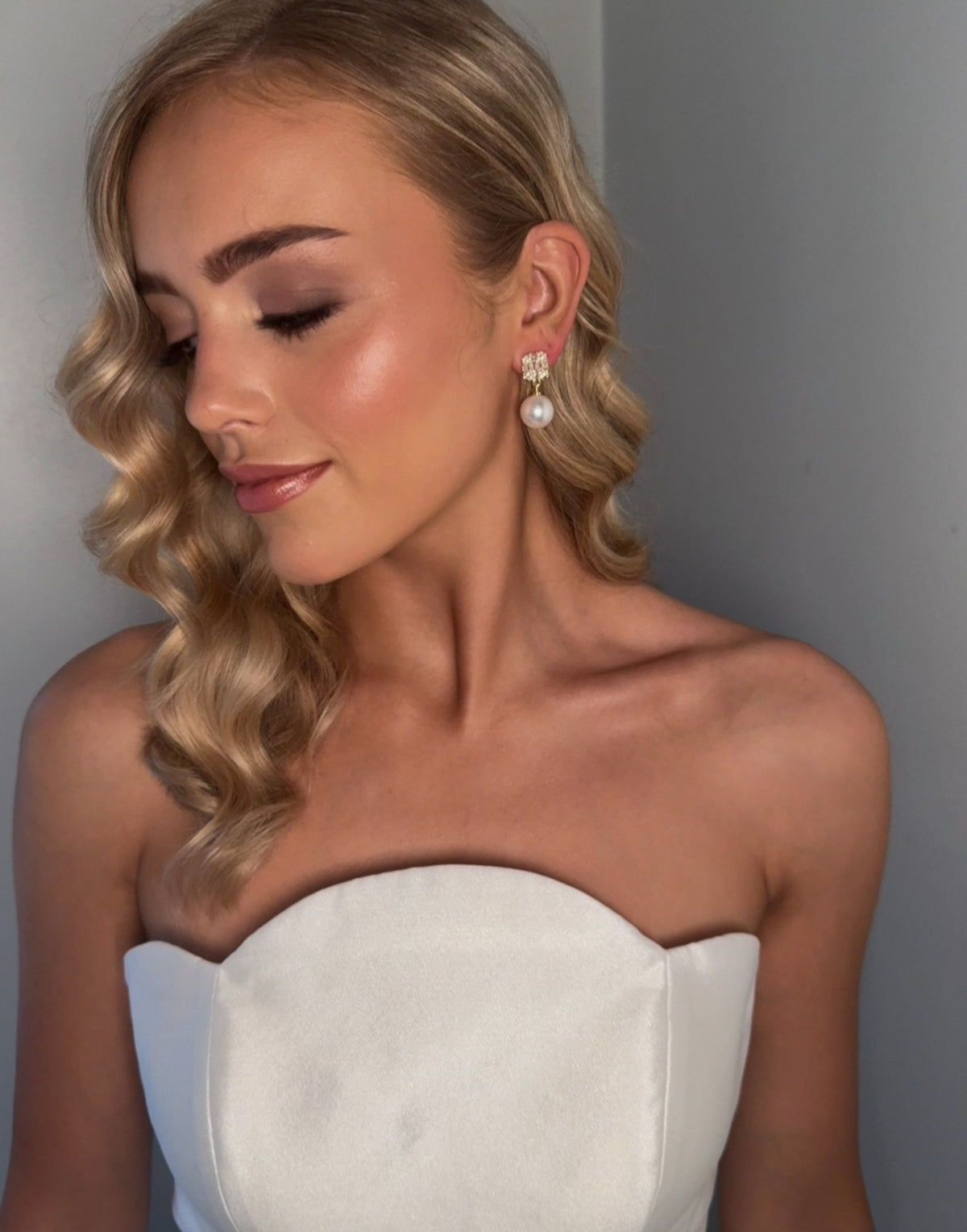 Annie - Gold Pearl Earring