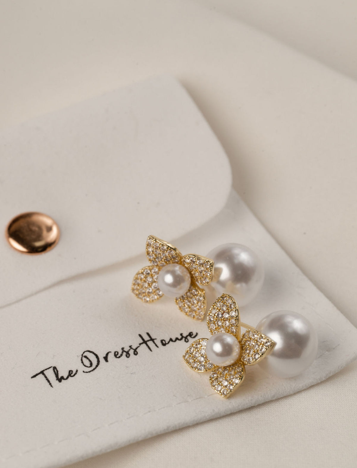 Eina - Gold Pearl Earring