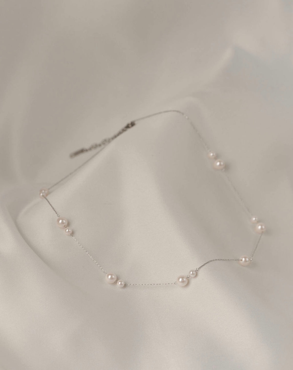 Daisy - Silver Pearl Necklace