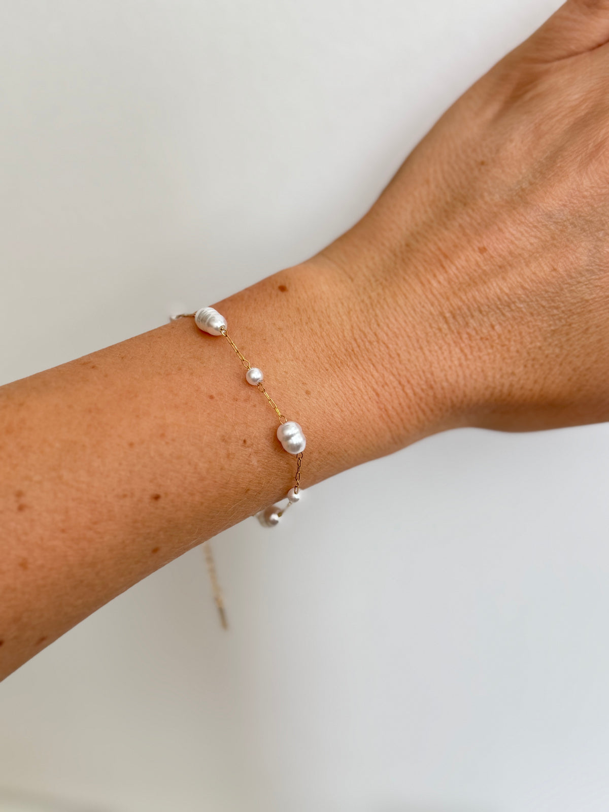 Ally - Gold Pearl Bracelet