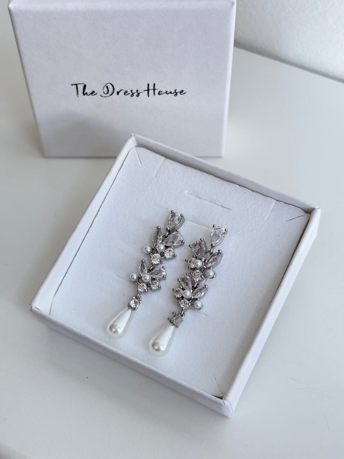 Eina - Silver Pearl Earring