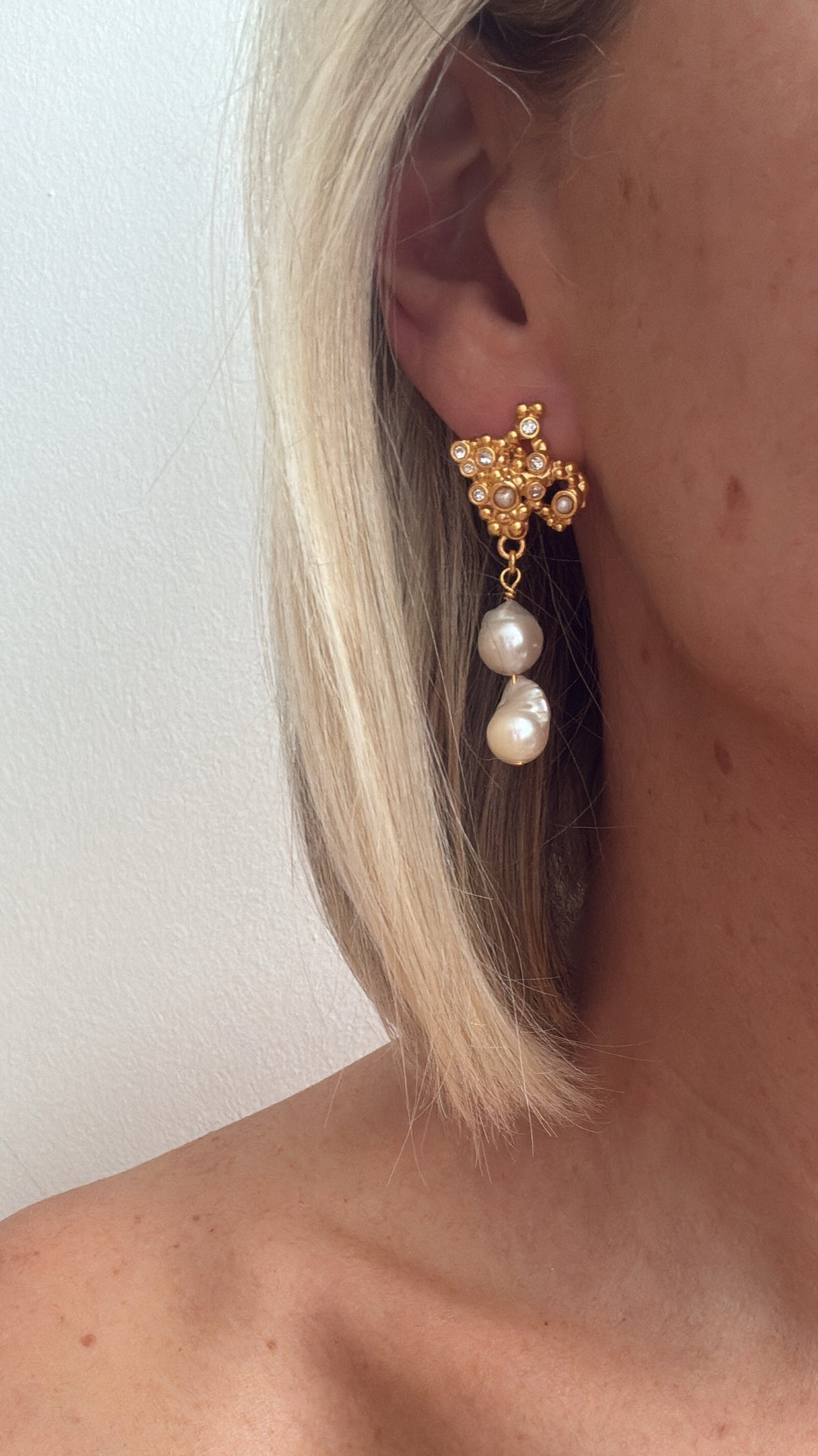 Isabella - Gold Pearl Earring
