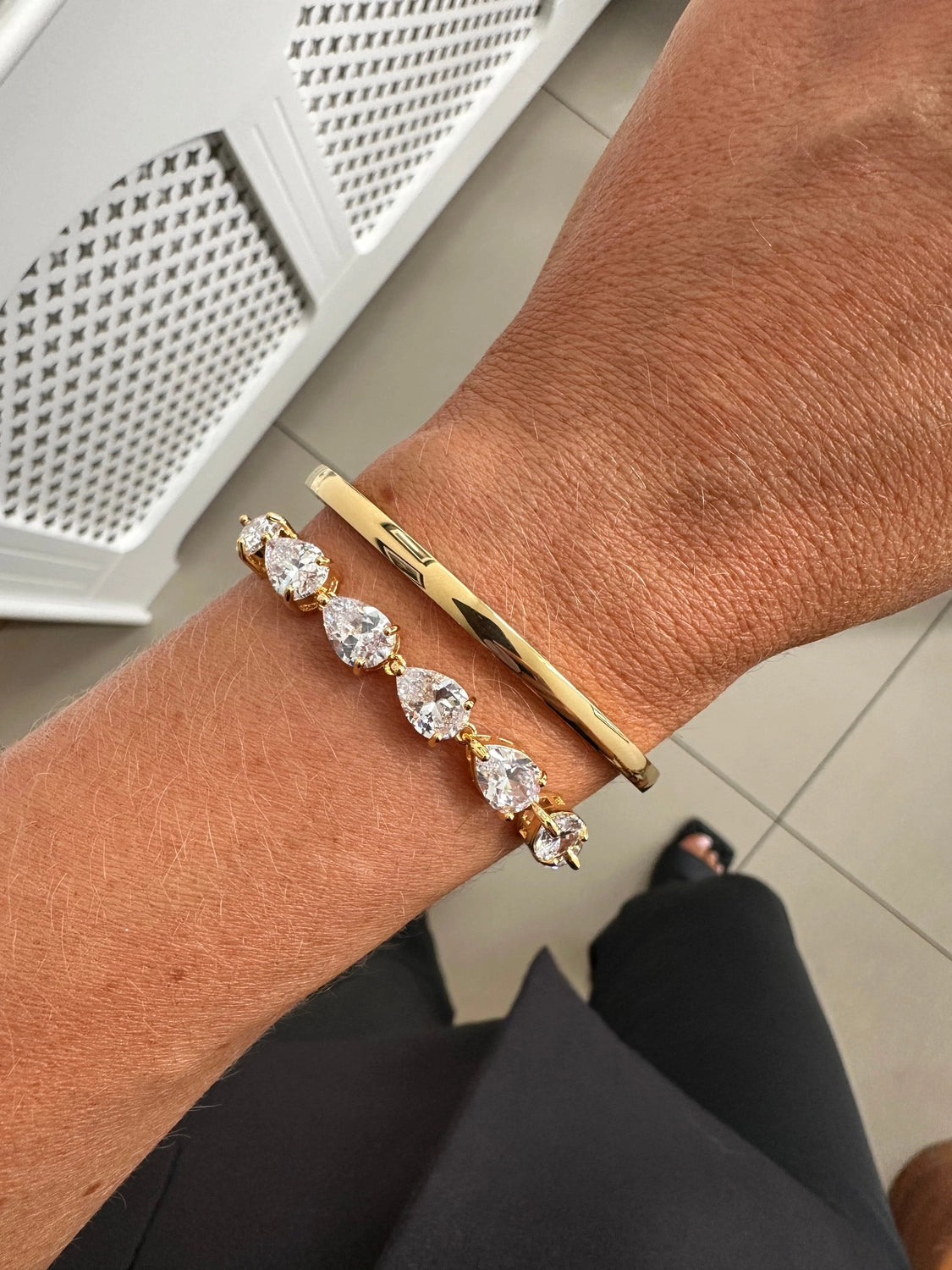 Elizabeth - Gold Pear Bracelet