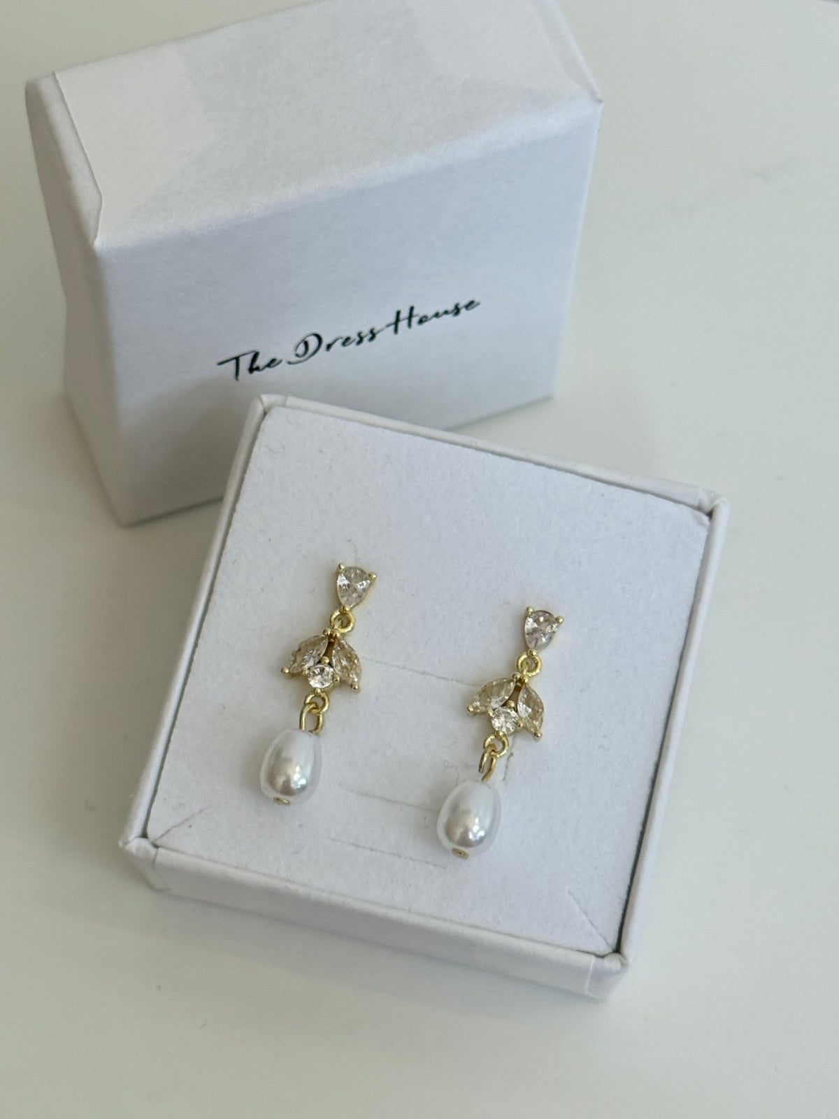 Bonnie - Gold Pearl Earring