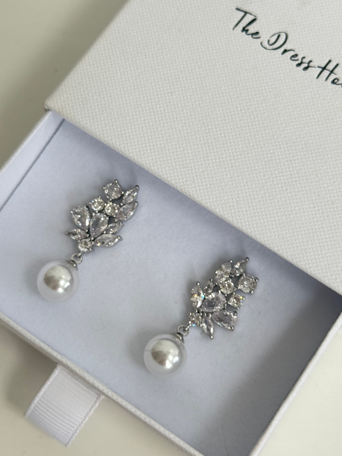 Ayla - Silver Pearl Earring