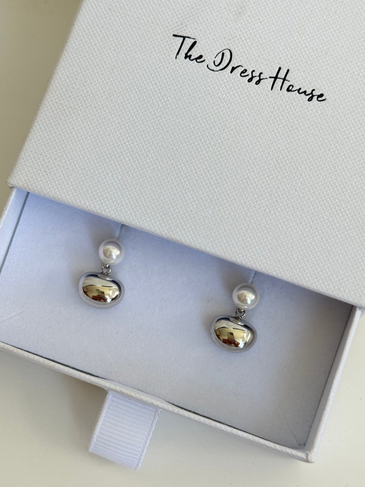 Libby - Silver Pearl Earring