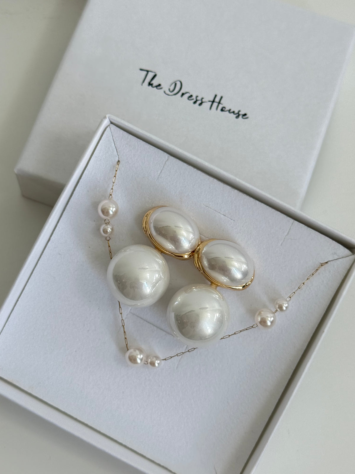 Evelyn Daisy - Gold Pearl Bracelet Earring